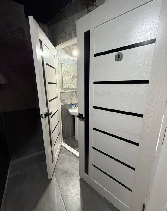 Аренда под офис 5 минут от метро Айбек С Мебелью, 9 комната 2500$ !