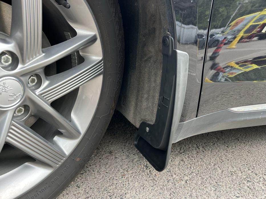 Брызговики на Hongqi E-QM5