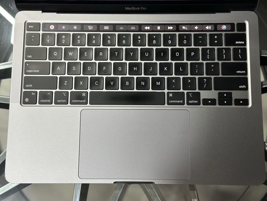 MacBook Pro, M1, 8/256, в отличном состоянии, есть коробка!