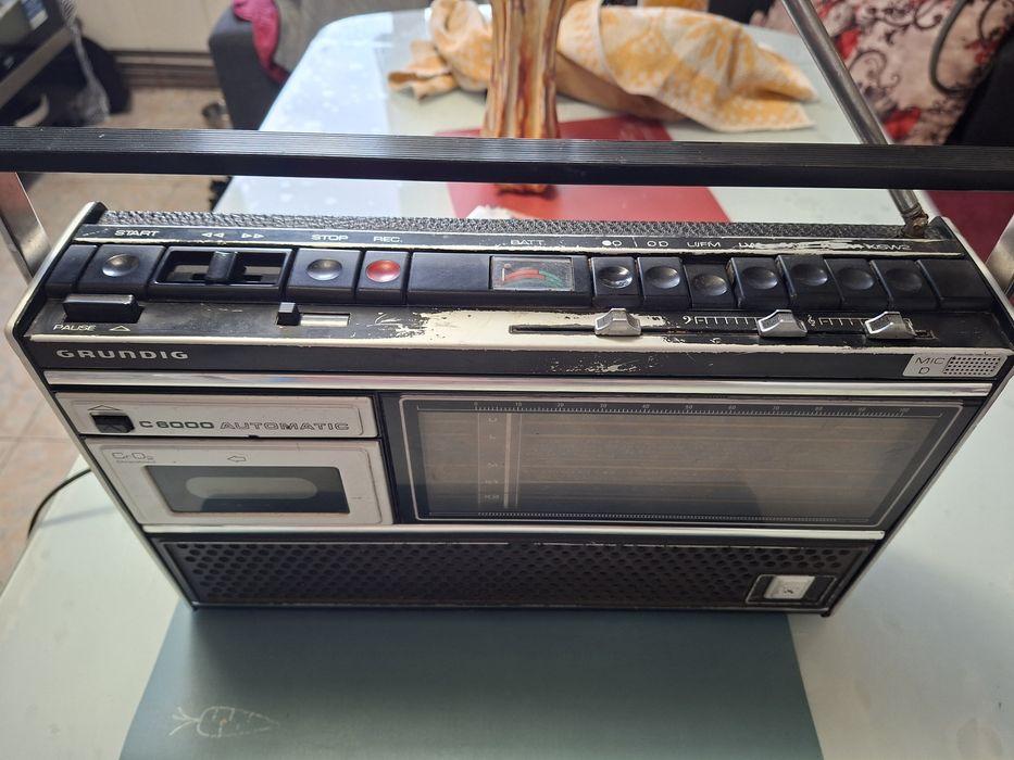 Radiocasetofon Grundig C 6000 Automatic,  funcțional pe baterii, pt.piese, colecție