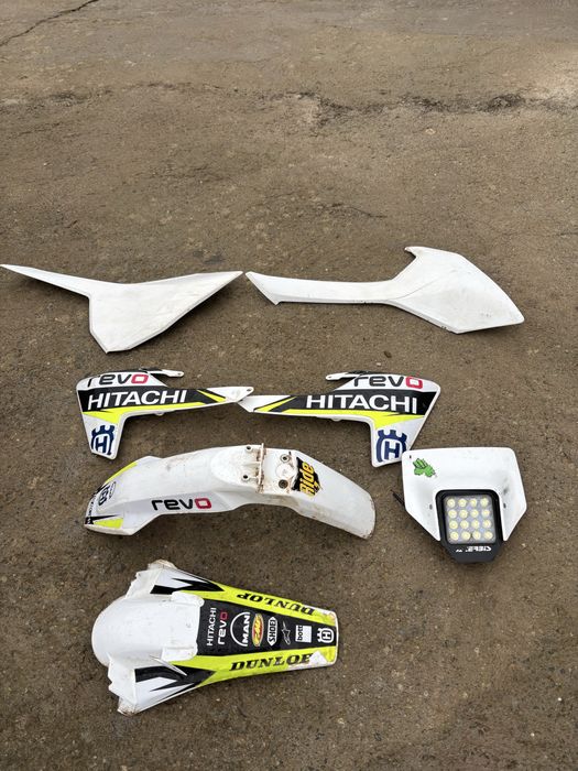 Пълен кит пластмаси и фар за хускварна