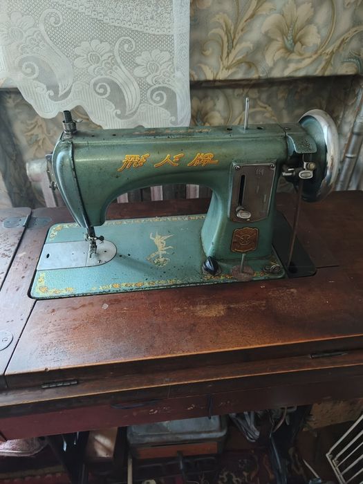 Ножная швейная машинка