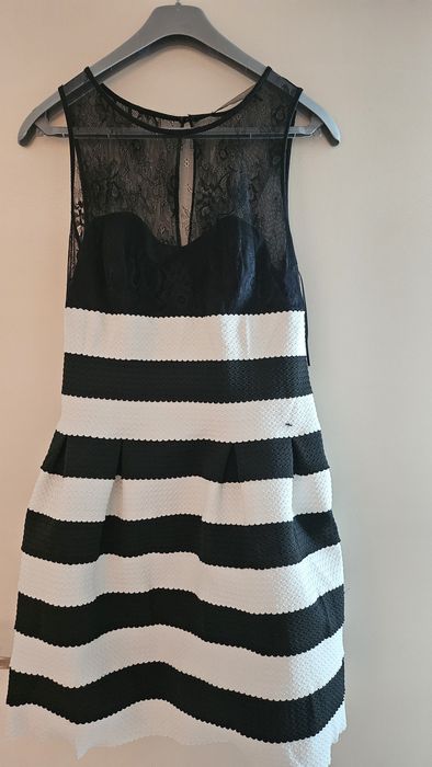 Елегантна рокля Guess