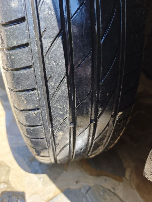 Vând anvelope vara 225/60/18