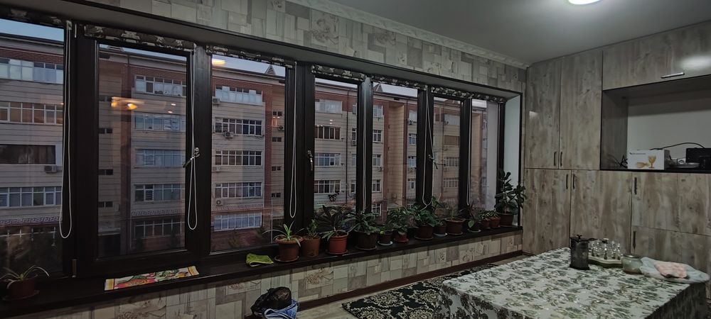 Зарафшон шахри. 3-хоналик квартира 4-хоналик килинган.