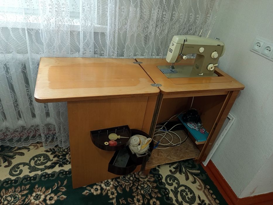 Старинная швейная машина