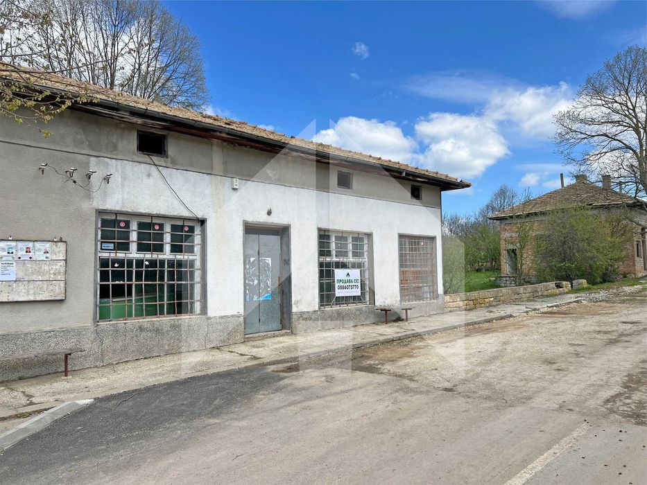 Продава търговски (промишлен) обект - магазин в с. Сечище (обл. Шумен)