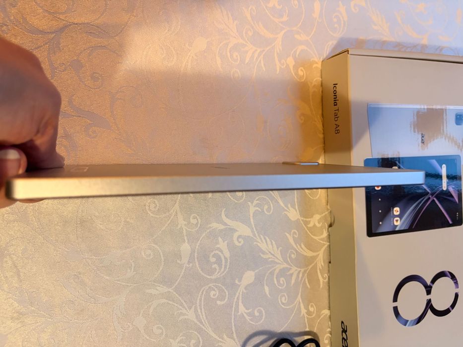 Нов Таблет / Tablet Acer Iconia A8 8,7 inch със зарядно