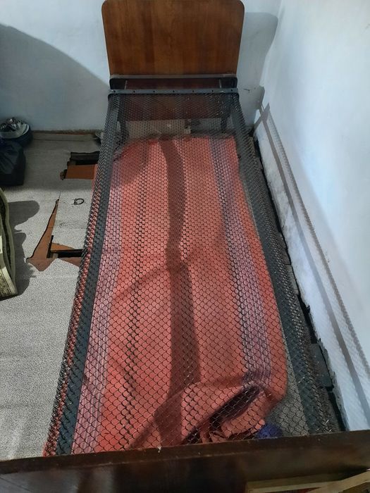Кровать с ватным матрасом