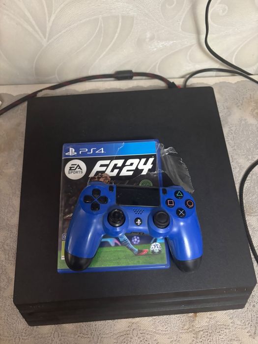 Пс 4 про 1TB + 2 джостик FIFA 2024 UFC 3