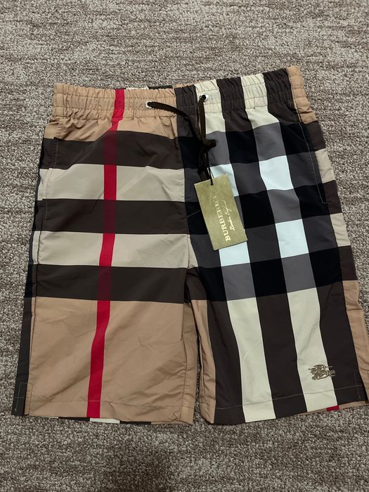 Pantaloni scurți Burberry – Model Check