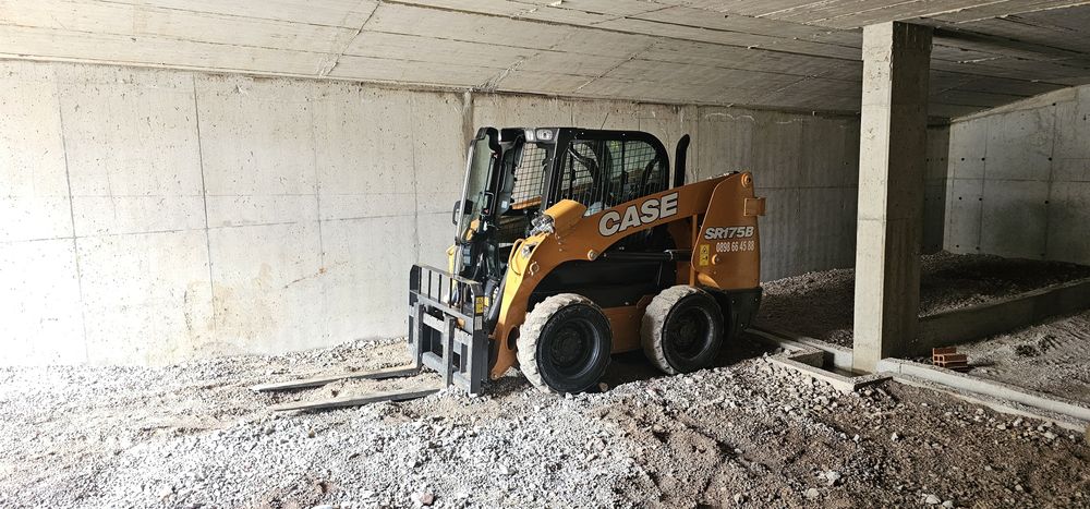 BOBCAT услуги с мини челен товарач BOBCAT вилици
-Услуги с мини багер