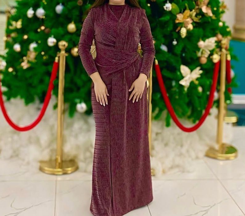 Продам платья, оба одевались по одному разу