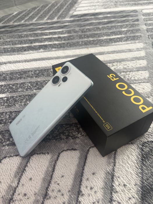 Poco F5.