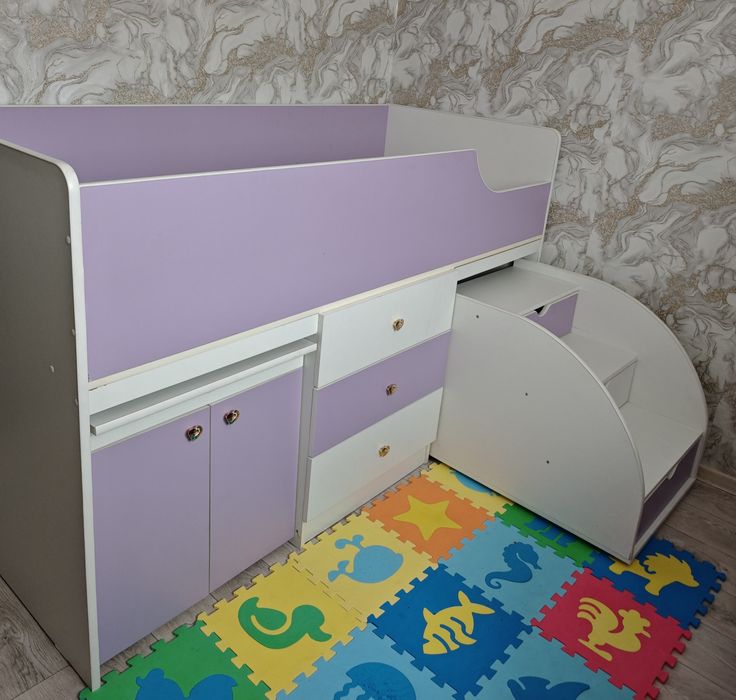 Детская кровать со столом