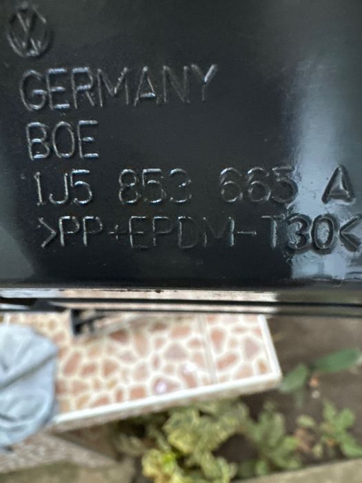 VW Jetta Grille 1J5 853 666 B/A