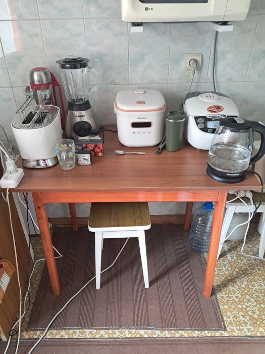 Продаю кухонный стол