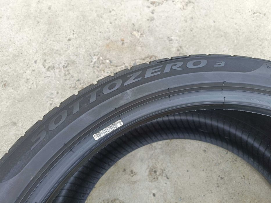 Set 4 anvelope de iarna 255 40 20 cu 285 35 20 pirelli sottozero3
