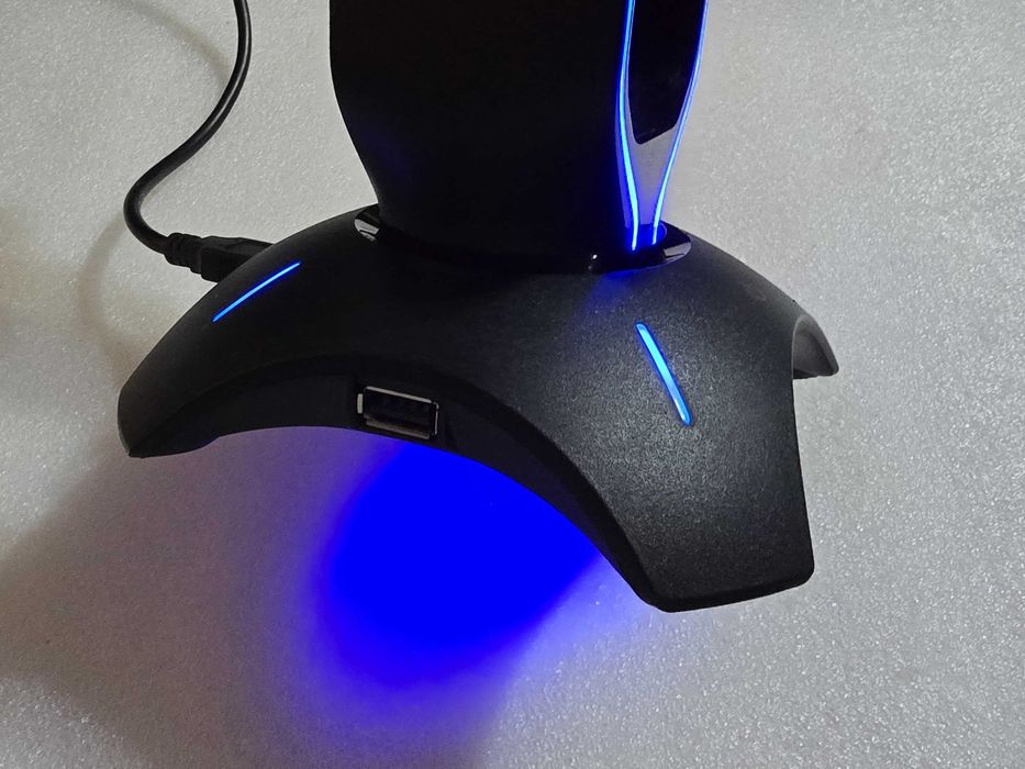 Stand pentru Casti Genesis cu Mouse Bungee si Hub USB-Vanad 500 Black