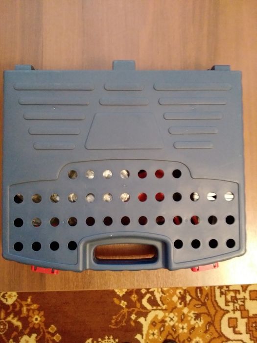 Продам набор слесарного инструмента для мальчика.