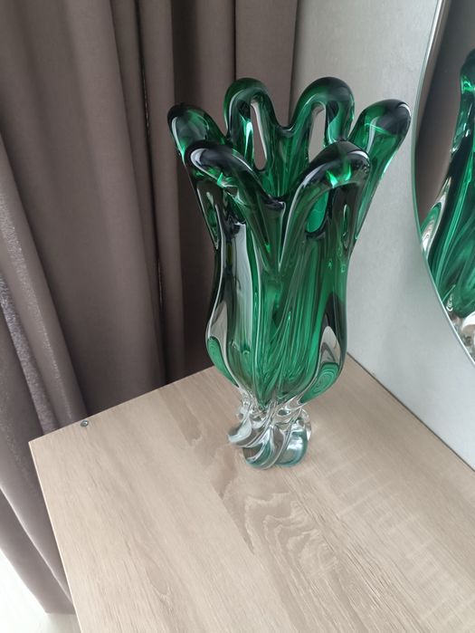 Интерьерные вазы из стекла