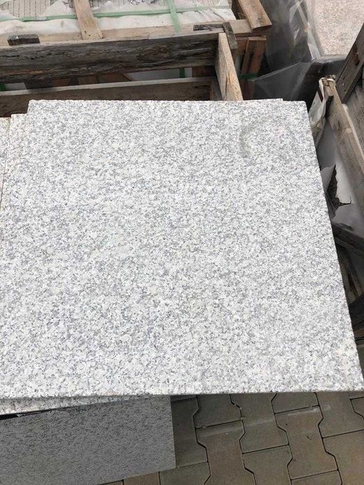 Granit fiamat antiderapant pentru exterior 60x60x1.5 cm