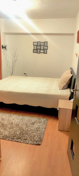 Inchiriez apartament 3 camere situat in centrul orasului