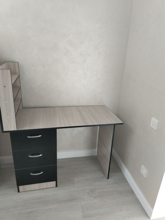 Стол хорошый состояние