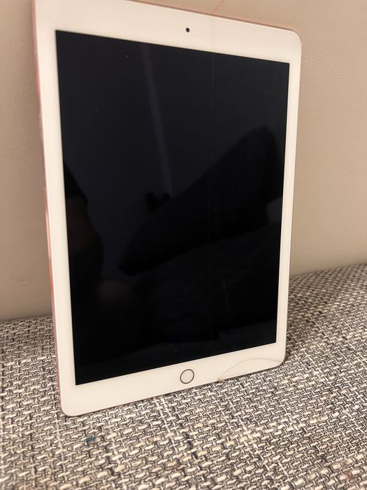 iPad Pro 9.7” Gold 32 GB WiFi – Perfect Funcțional