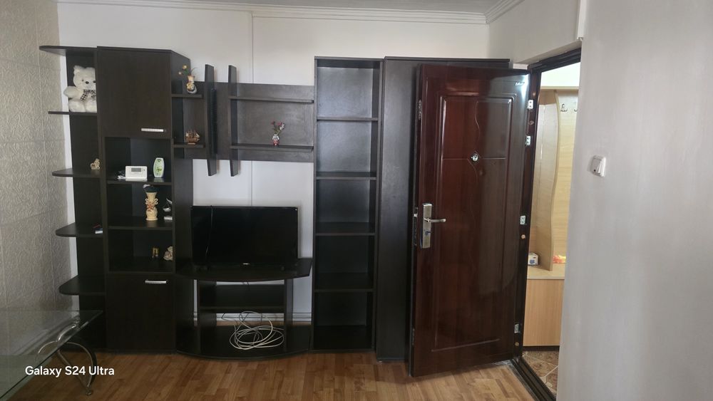 Închiriez garsoniera