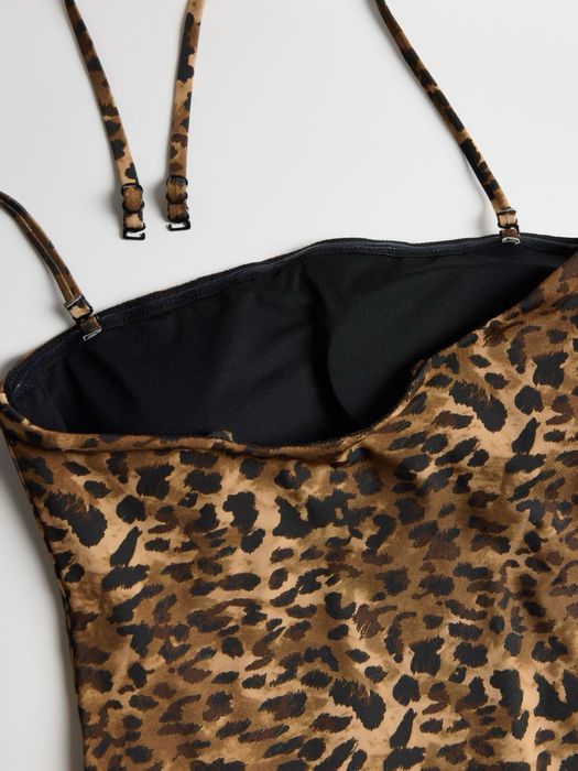 Чисто нов цял бански Reserved