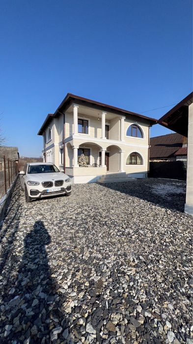 Vand casa in comuna Livezile