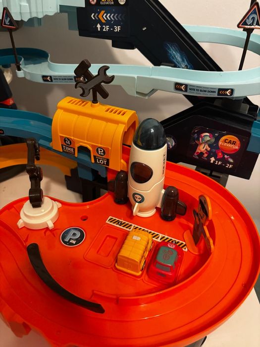 VAND 2 circuite cu parcari LikeSmart pt copii