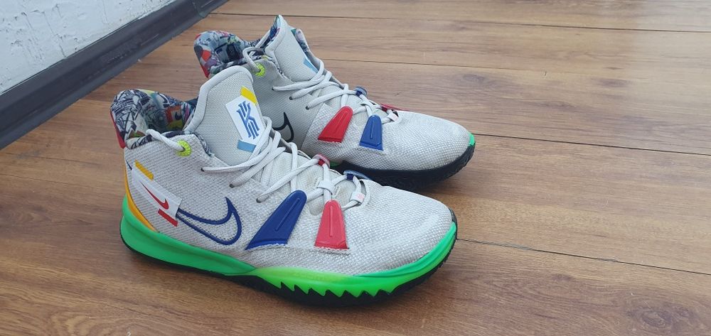 Продам кроссовки  KARIE 7