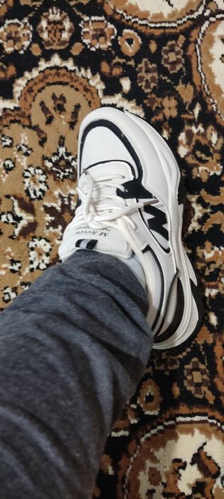 Кроссовки женские