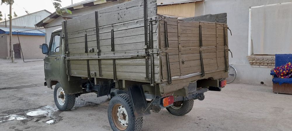 УАЗик бортовой сотилади