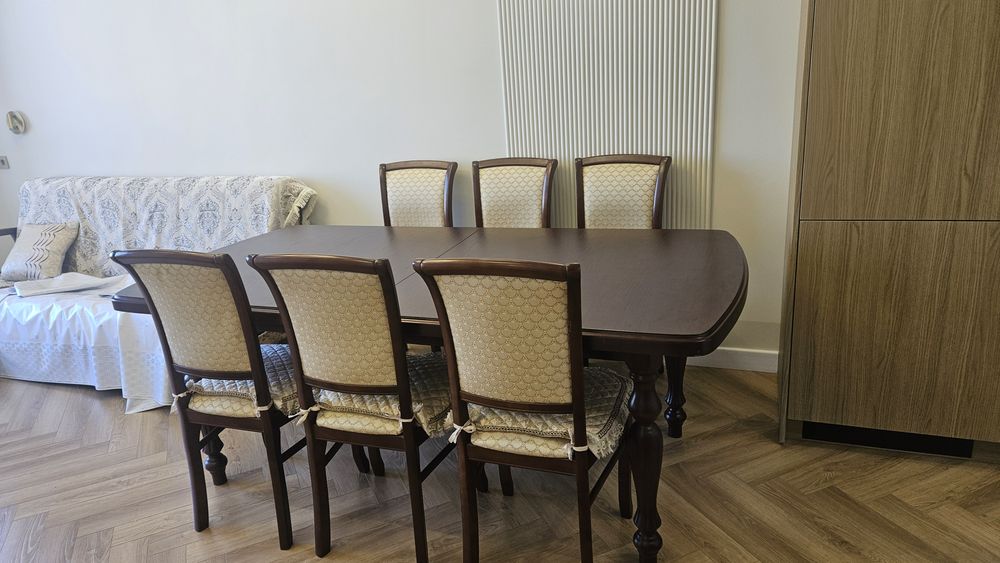 Продам стол и 6 стульев