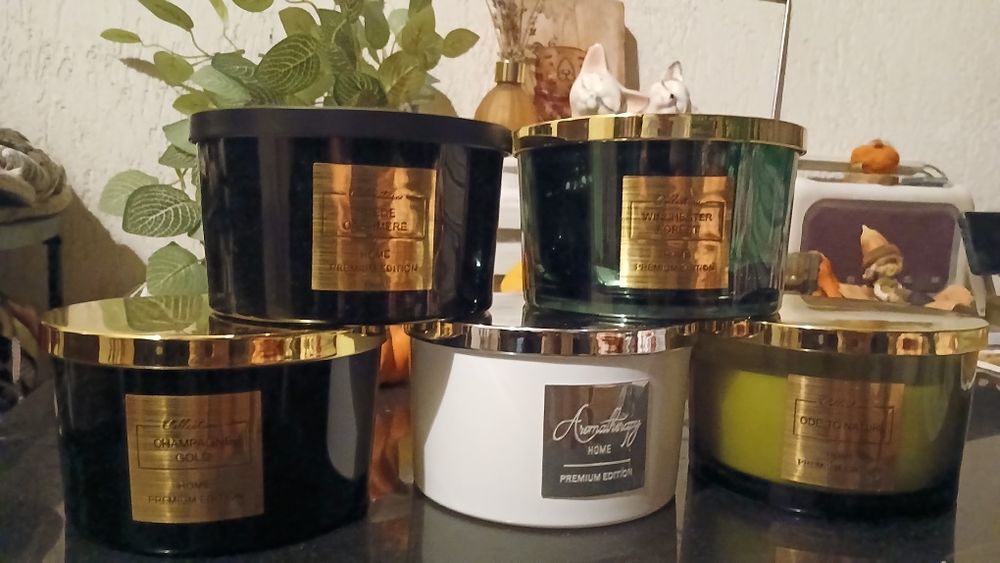 Lumânare parfumată Premium – 3 fitiluri (Recipient elegant din sticlă neagră)