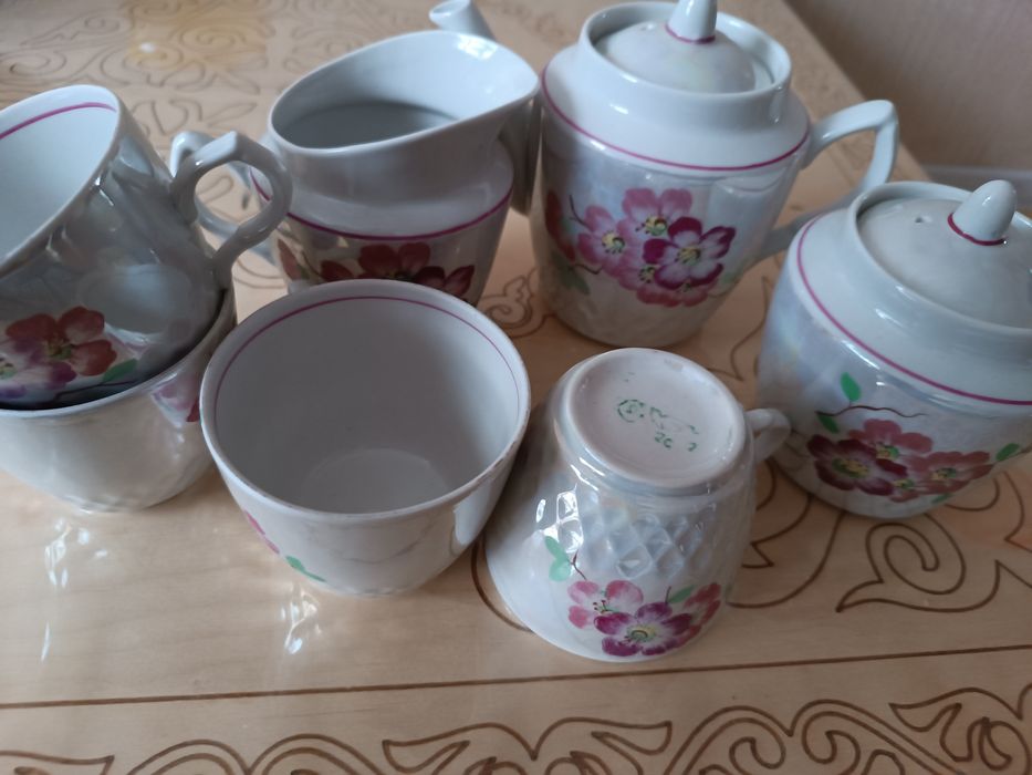Посуда: чайные сервизы