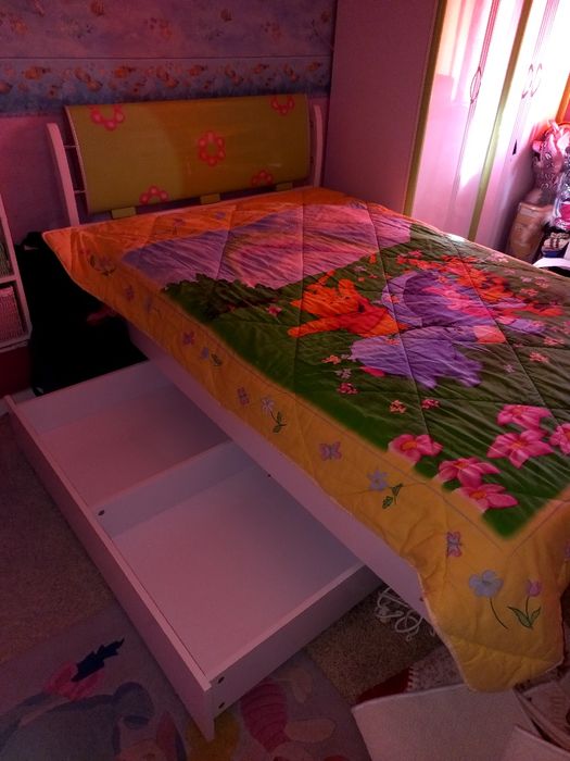 Голямо бюро с шкафове и Легло за детска стая