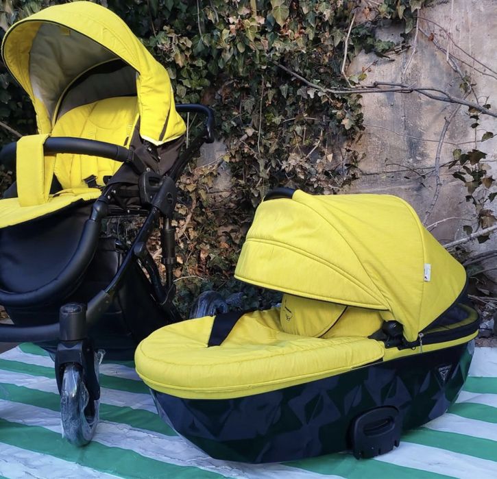 Коляска деткая с люлькой