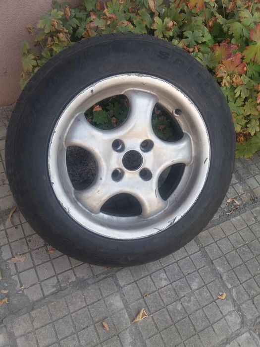 Продавам летни гуми с лети джанти