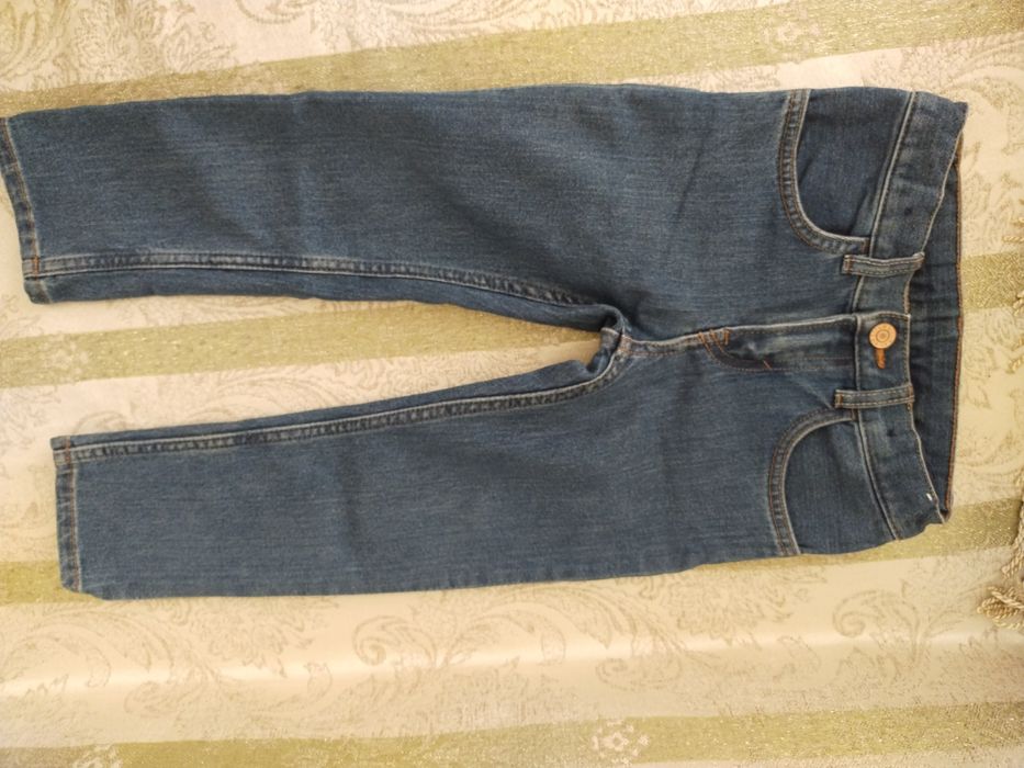 Продам детские джинсы