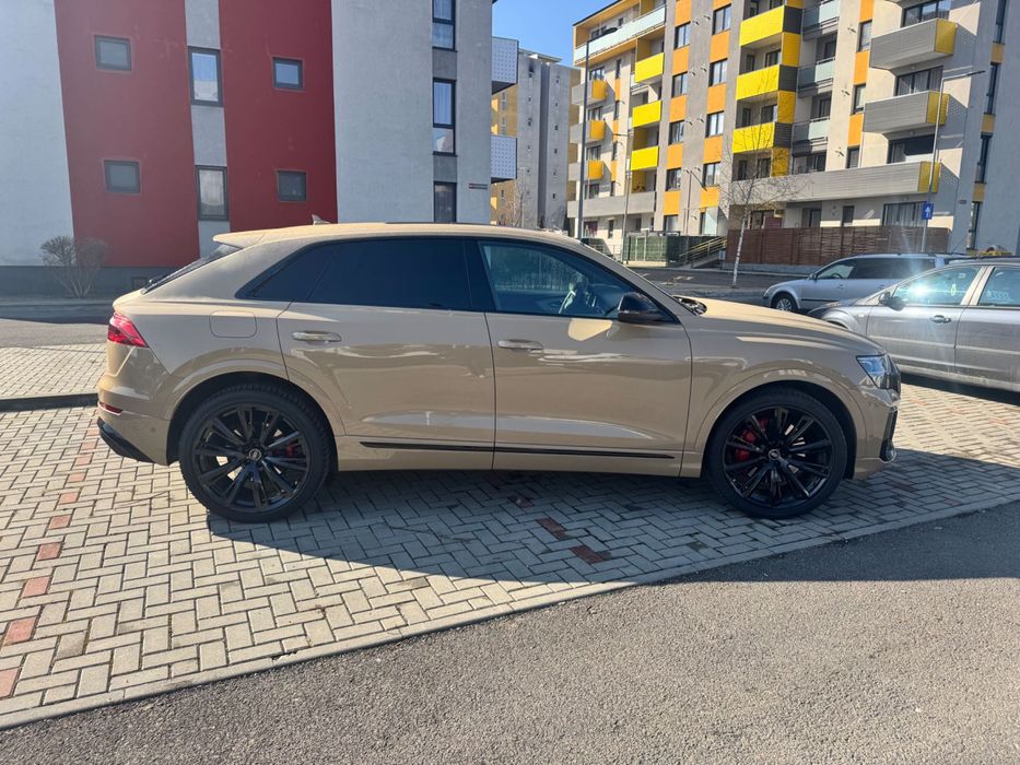 inchirieri auto  suv de lux audi q8
