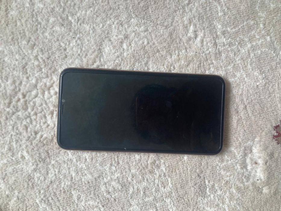 Iphone 11 pro max в отличном состоянии