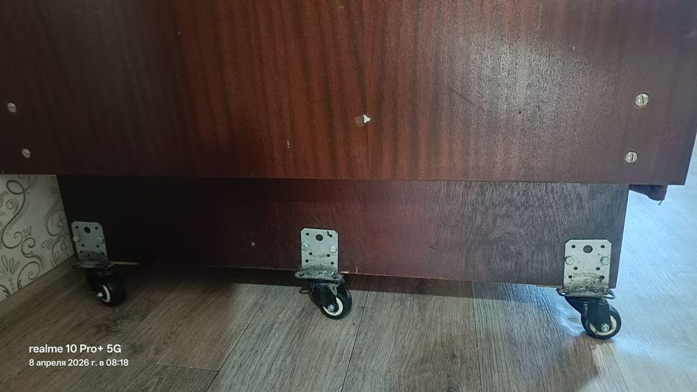 Кровать 1.5 на колёсах