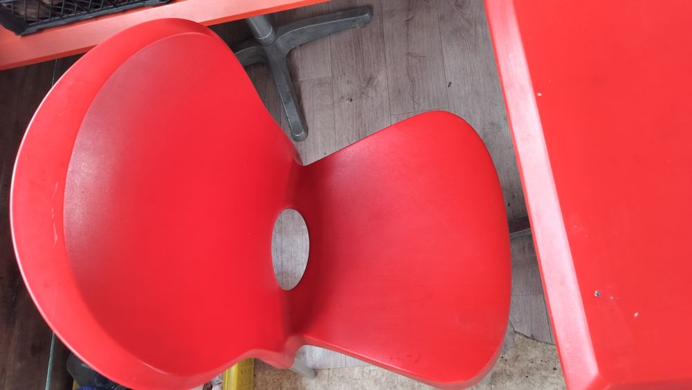 Продам стол 1 стулья 4