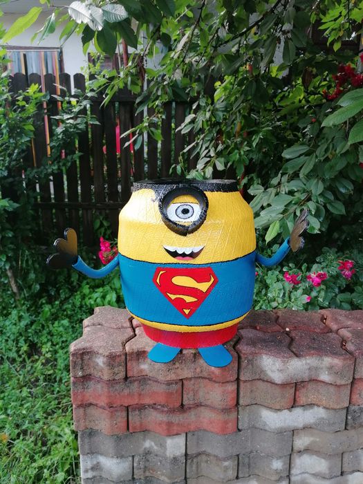 NOU! MINIONI,Căpitan America,Superman,Batman,pe tricicleta, unicate.