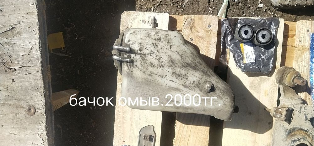 Продам запчасти на Мерседес 124