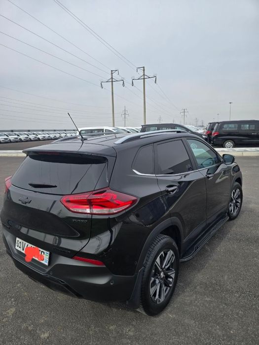 Продаеться машина Трэкер 2